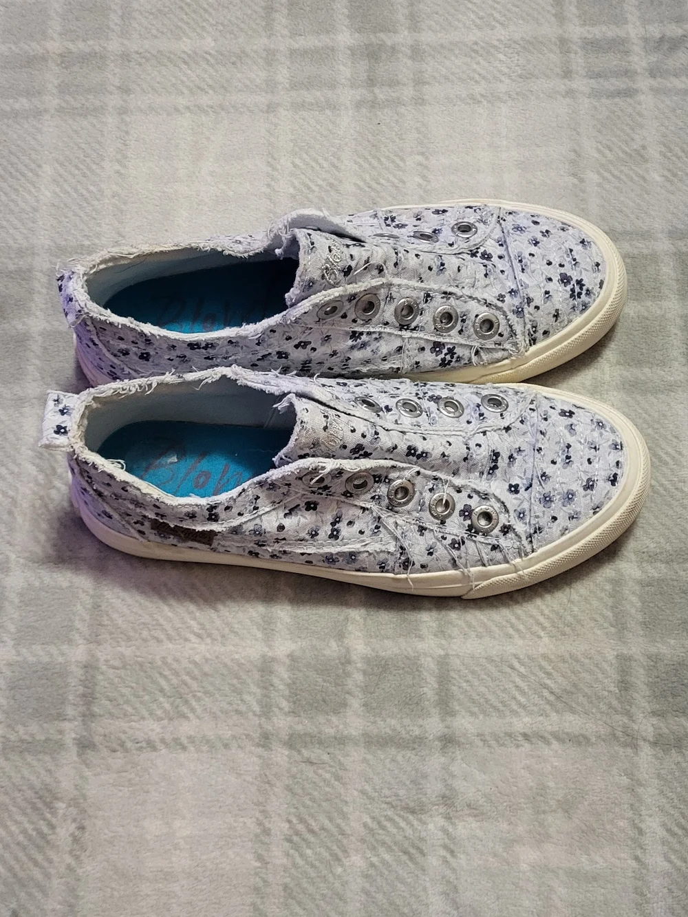 Casual Slip-On Floral Canvas Sneakers Light Blue Blowfish Malibu Size 6.5